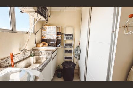 Apartamento à venda com 70m², 2 quartos e 1 vagaÁrea de Serviço