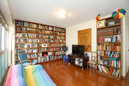 Sala de TV de apartamento à venda com 3 quartos, 173m² em Jardim Europa, São Paulo