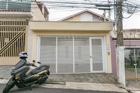 Casa à venda com 199m², 2 quartos e 3 vagas Casa à venda com 199m², 2 quartos e 3 vagasFachada