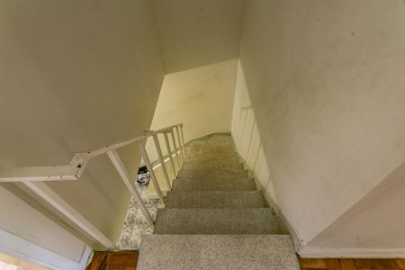 Casa à venda com 199m², 2 quartos e 3 vagas Casa à venda com 199m², 2 quartos e 3 vagasEscada