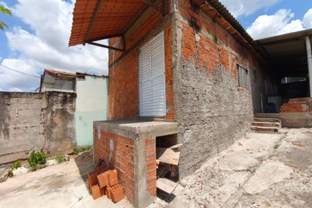 Casa à venda com 65m², 3 quartos e 4 vagas Casa à venda com 65m², 3 quartos e 4 vagasQuintal - Garagem