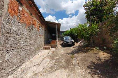 Casa à venda com 65m², 3 quartos e 4 vagas Casa à venda com 65m², 3 quartos e 4 vagasQuintal - Garagem