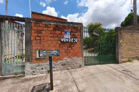 Casa à venda com 65m², 3 quartos e 4 vagas Casa à venda com 65m², 3 quartos e 4 vagasPLACA INSTALADA NA FACHADA