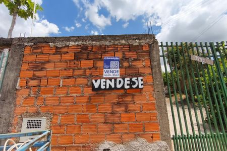 Casa à venda com 65m², 3 quartos e 4 vagas Casa à venda com 65m², 3 quartos e 4 vagasFachada