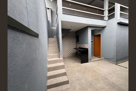 Casa à venda com 160m², 2 quartos e 2 vagas Casa à venda com 160m², 2 quartos e 2 vagasQuintal e corredor lateral