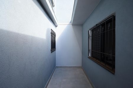 Casa à venda com 160m², 2 quartos e 2 vagas Casa à venda com 160m², 2 quartos e 2 vagasQuintal e corredor lateral