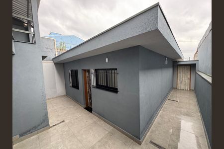 Casa à venda com 160m², 2 quartos e 2 vagas Casa à venda com 160m², 2 quartos e 2 vagasQuintal e corredor lateral