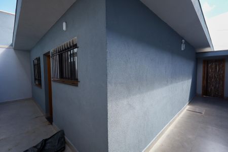 Casa à venda com 160m², 2 quartos e 2 vagas Casa à venda com 160m², 2 quartos e 2 vagasQuintal e corredor lateral