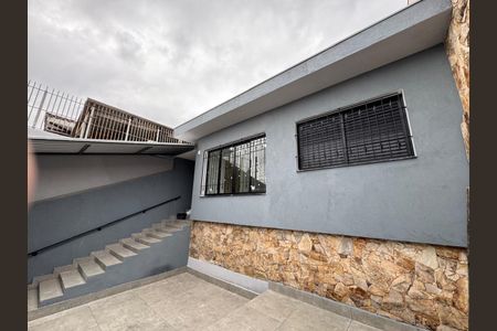 Casa à venda com 160m², 2 quartos e 2 vagas Casa à venda com 160m², 2 quartos e 2 vagasFachada