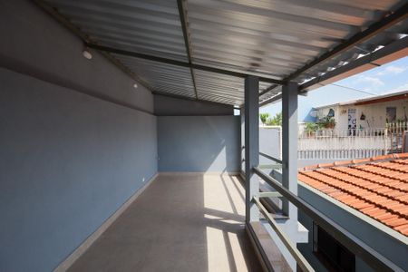 Casa à venda com 160m², 2 quartos e 2 vagas Casa à venda com 160m², 2 quartos e 2 vagasTerraço