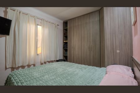 Casa à venda com 3 quartos, 140m² em Vila Santo Estefano, São Paulo