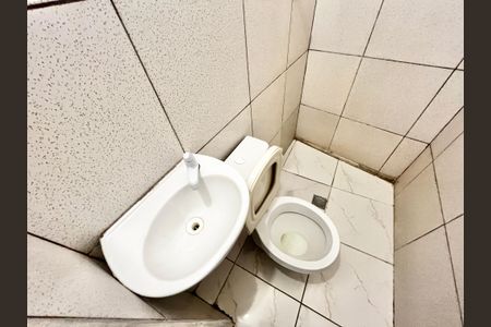 Banheiro de casa para alugar com 1 quarto, 40m² em Vila Pita, São Paulo