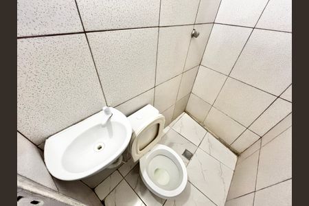 Banheiro de casa para alugar com 1 quarto, 40m² em Vila Pita, São Paulo