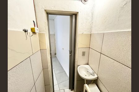 Banheiro de casa para alugar com 1 quarto, 40m² em Vila Pita, São Paulo