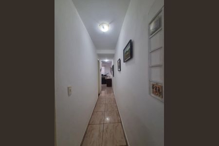 Casa para alugar com 100m², 2 quartos e 2 vagasCorredor