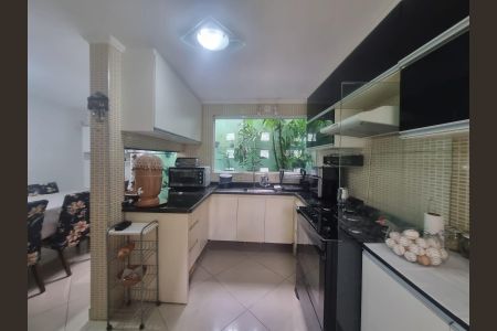 Casa para alugar com 100m², 2 quartos e 2 vagasCozinha