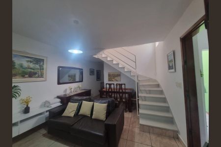 Casa para alugar com 100m², 2 quartos e 2 vagasSala