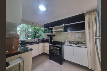 Casa para alugar com 100m², 2 quartos e 2 vagasCozinha