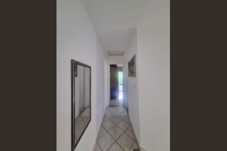 Casa para alugar com 100m², 2 quartos e 2 vagasCorredor