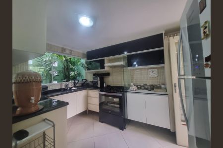 Casa para alugar com 100m², 2 quartos e 2 vagasCozinha