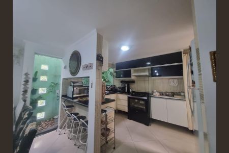 Casa para alugar com 100m², 2 quartos e 2 vagasCozinha