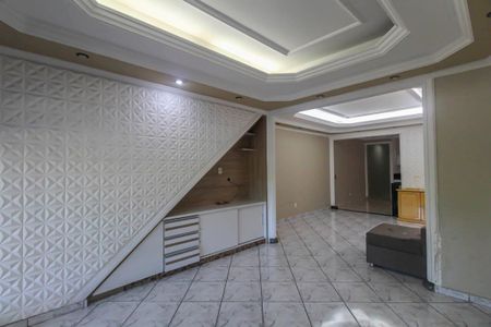 Casa para alugar com 180m², 4 quartos e 2 vagas Casa para alugar com 180m², 4 quartos e 2 vagasSala