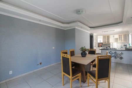 Casa para alugar com 180m², 4 quartos e 2 vagas Casa para alugar com 180m², 4 quartos e 2 vagasSala 2