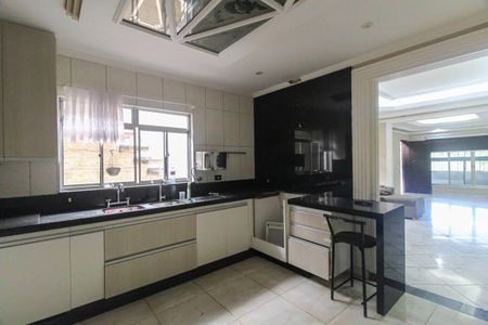 Casa para alugar com 180m², 4 quartos e 2 vagas Casa para alugar com 180m², 4 quartos e 2 vagasCozinha