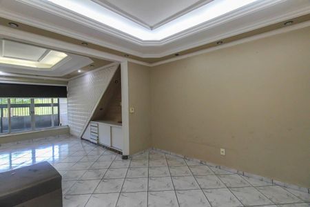 Casa para alugar com 180m², 4 quartos e 2 vagas Casa para alugar com 180m², 4 quartos e 2 vagasSala