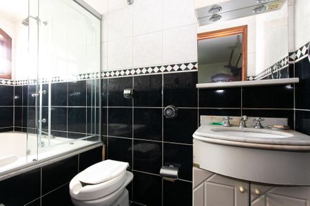 Casa para alugar com 470m², 4 quartos e 3 vagas Casa para alugar com 470m², 4 quartos e 3 vagasCasa 1 - Banheiro Social