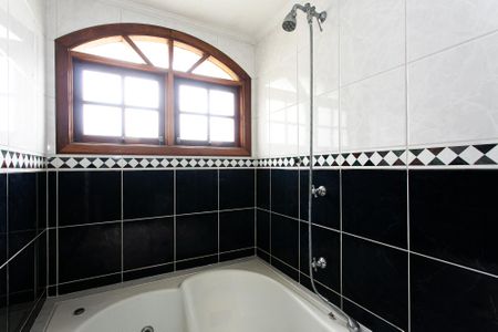 Casa para alugar com 470m², 4 quartos e 3 vagas Casa para alugar com 470m², 4 quartos e 3 vagasCasa 1 - Banheiro Social