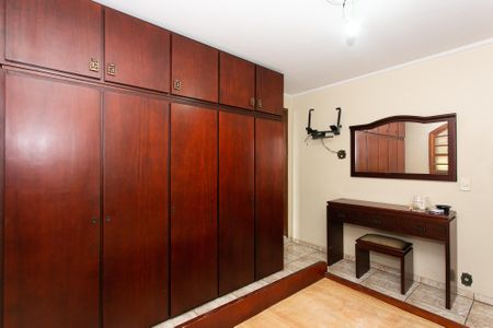 Casa para alugar com 470m², 4 quartos e 3 vagas Casa para alugar com 470m², 4 quartos e 3 vagasCasa 1 - Quarto 2