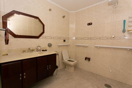 Casa para alugar com 470m², 4 quartos e 3 vagas Casa para alugar com 470m², 4 quartos e 3 vagasCasa 1 - Banheiro da Suíte