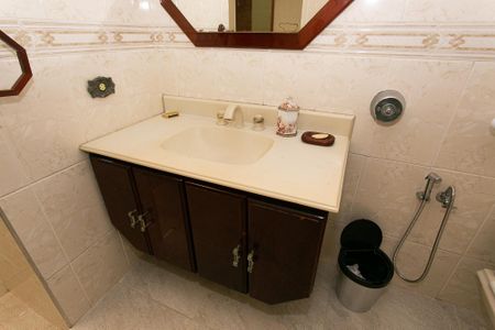 Casa para alugar com 470m², 4 quartos e 3 vagas Casa para alugar com 470m², 4 quartos e 3 vagasCasa 1 - Banheiro da Suíte