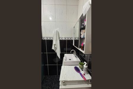 Casa à venda com 106m², 3 quartos e 1 vaga Casa à venda com 106m², 3 quartos e 1 vagaBanheiro