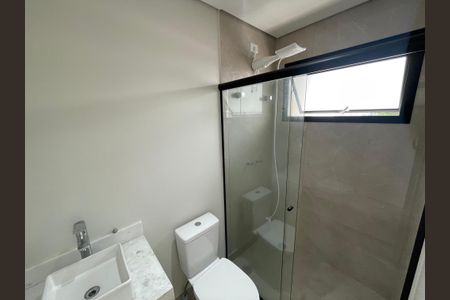 Banheiro da Suíte de casa de condomínio para alugar com 2 quartos, 125m² em Parque Frondoso, Cotia