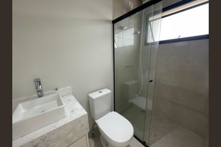 Casa de condomínio para alugar com 125m², 2 quartos e 2 vagas Casa de condomínio para alugar com 125m², 2 quartos e 2 vagasBanheiro da Suíte