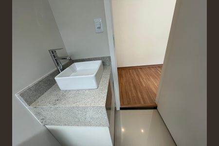 Casa de condomínio para alugar com 125m², 2 quartos e 2 vagas Casa de condomínio para alugar com 125m², 2 quartos e 2 vagasDetalhe do Banheiro da Suite