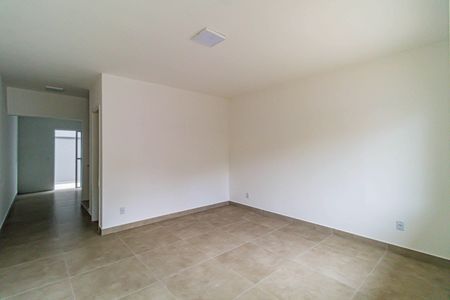 Sala de casa à venda com 2 quartos, 77m² em Jardim Pinheiros, São Paulo