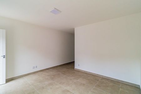 Casa à venda com 77m², 2 quartos e 2 vagasSala