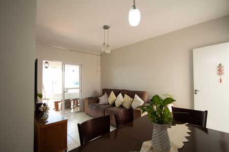 Sala  de casa de condomínio para alugar com 3 quartos, 135m² em Jardim Sao Carlos, Sorocaba