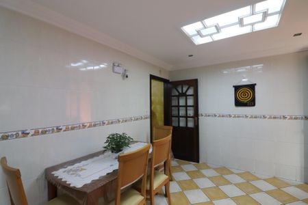 Casa à venda com 160m², 3 quartos e 2 vagasCozinha 