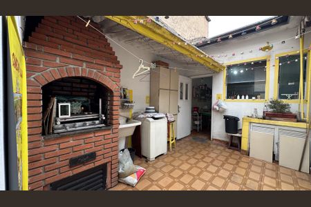 Casa à venda com 102m², 1 quarto e 1 vagaQuintal