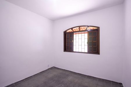 Quarto de casa para alugar com 4 quartos, 200m² em Novo Mexico, São Gonçalo