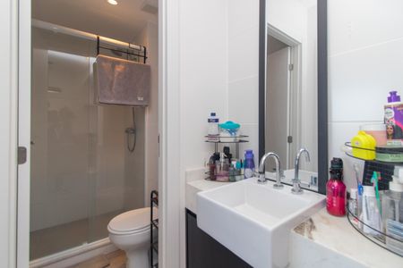 Banheiro de apartamento para alugar com 1 quarto, 30m² em Azenha, Porto Alegre