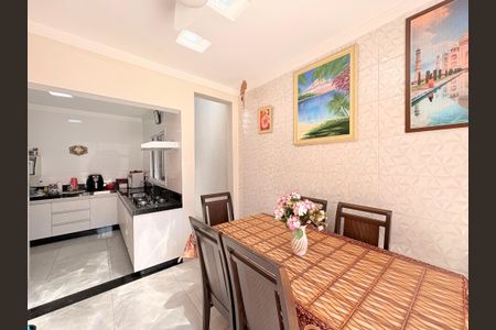 Casa à venda com 125m², 2 quartos e 2 vagasCopa