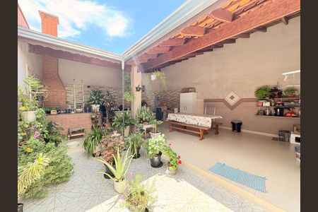 Casa à venda com 125m², 2 quartos e 2 vagasQuintal com área de Serviço e churrasqueira