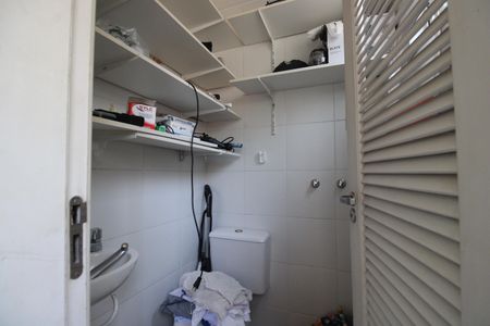 Apartamento para alugar com 99m², 3 quartos e 1 vagaÁrea de serviço - Banheiro