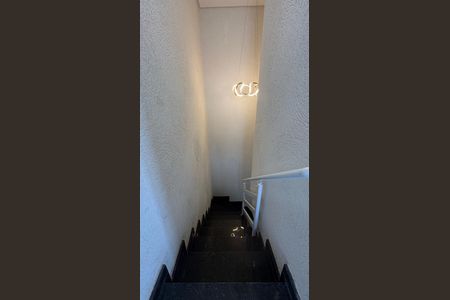 Apartamento à venda com 90m², 3 quartos e 1 vaga Apartamento à venda com 90m², 3 quartos e 1 vagaEscada