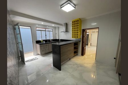 Casa para alugar com 240m², 4 quartos e 1 vagaCozinha